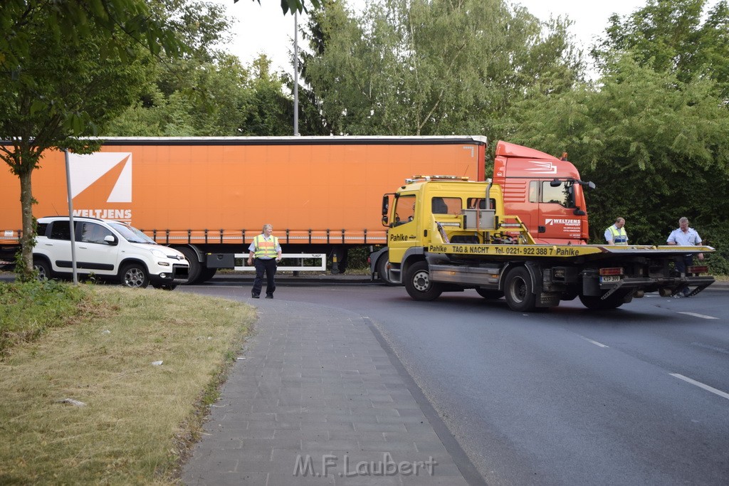 VU PKW Rad Koeln Porz Gremberghoven Alter Deutzer Postweg Josef Lindner Weg P30.JPG - Miklos Laubert